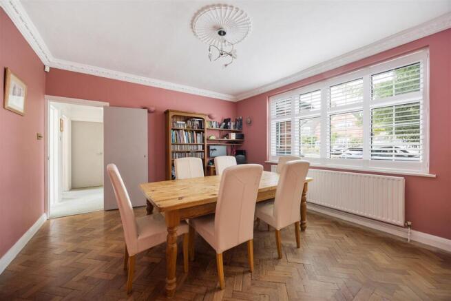 Grove Park Road, E11