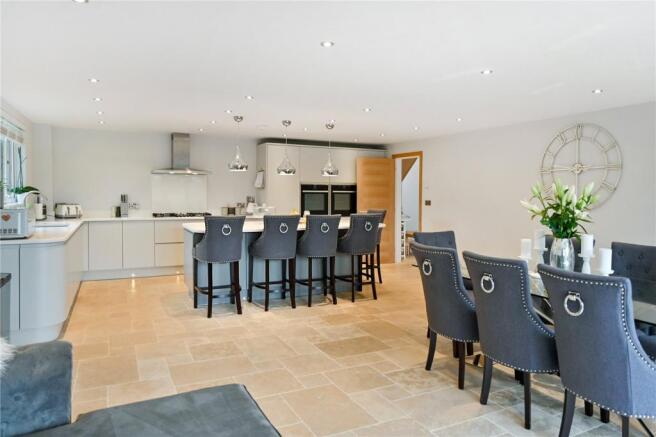 Kitchen/ Dining