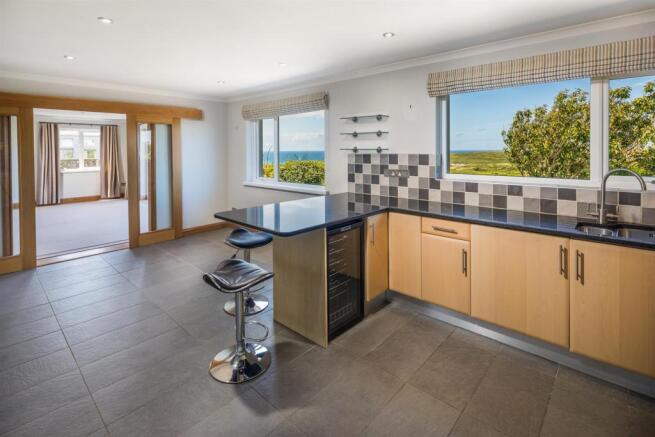 Kitchen/Dining