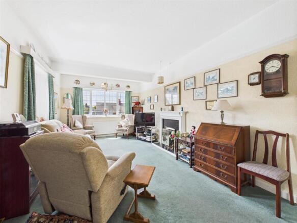 3 bed Flat for sale Image 4