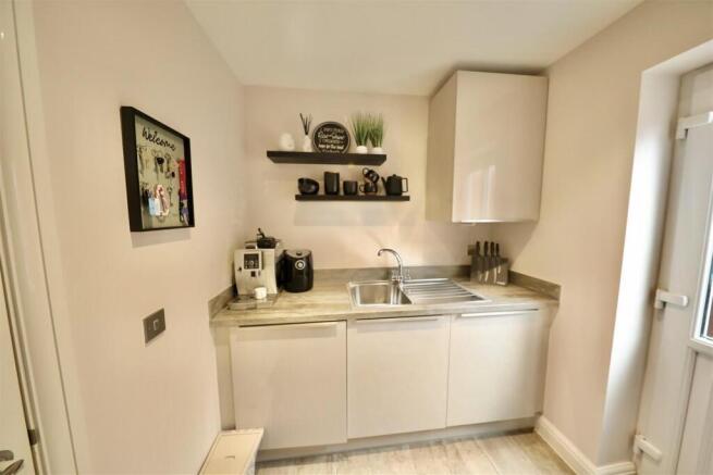 4 bed Detached for sale Image 10