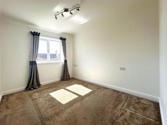 2 bed Apartment for sale Image 7