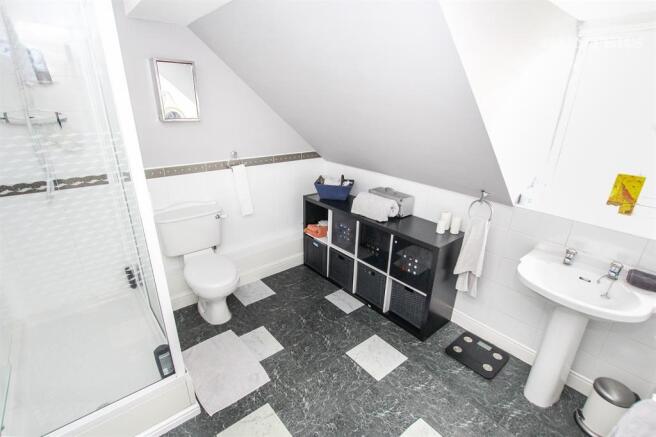 En-suite bathroom