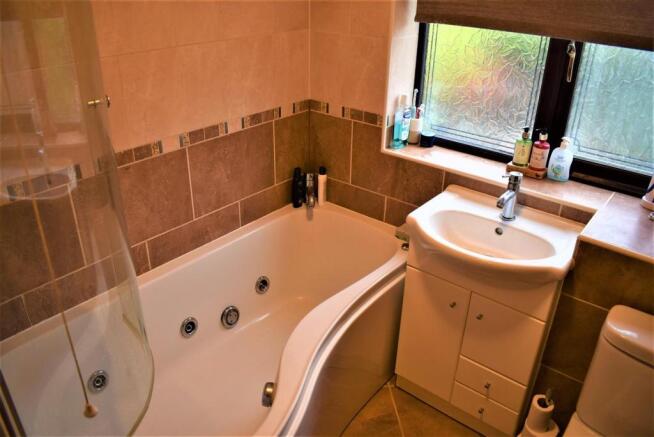 Bathroom1.JPG