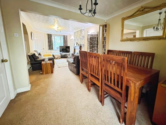 4 bed Detached for sale Image 7