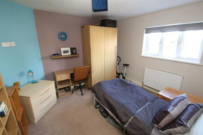 33 Canadian Avenue bed2.JPG