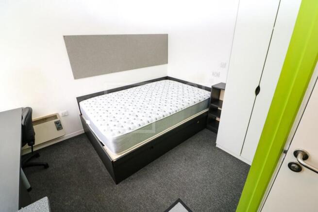 Studio to rent Image 8