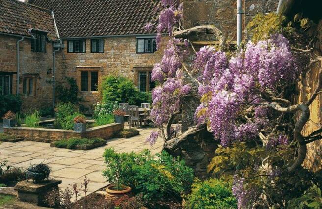 Courtyard gard...