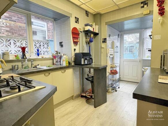 3 bed Semi-Detached for sale Image 7