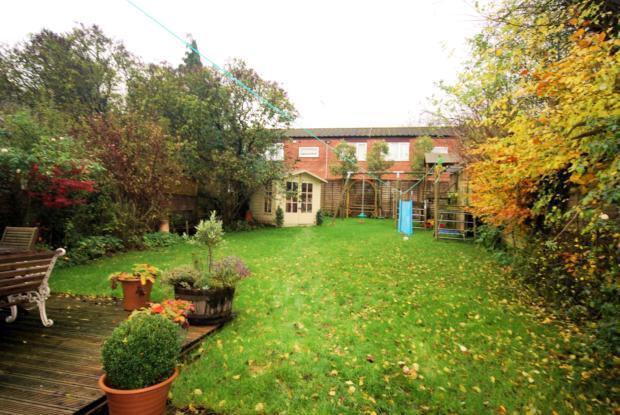 Manor Crescent 29 − Garden