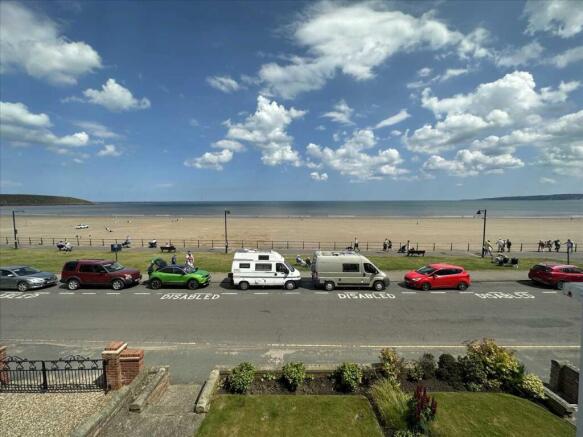 2 bed Flat for sale Image 6