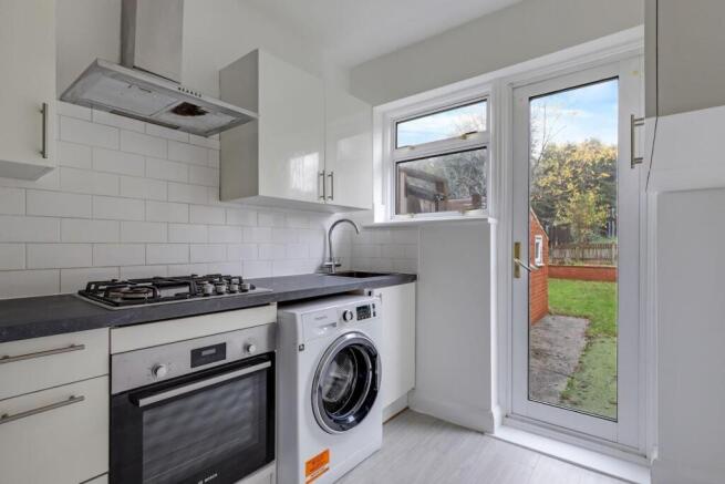 01-7c16JHPropWorld - 21 Meadowview Close - 1-mediu