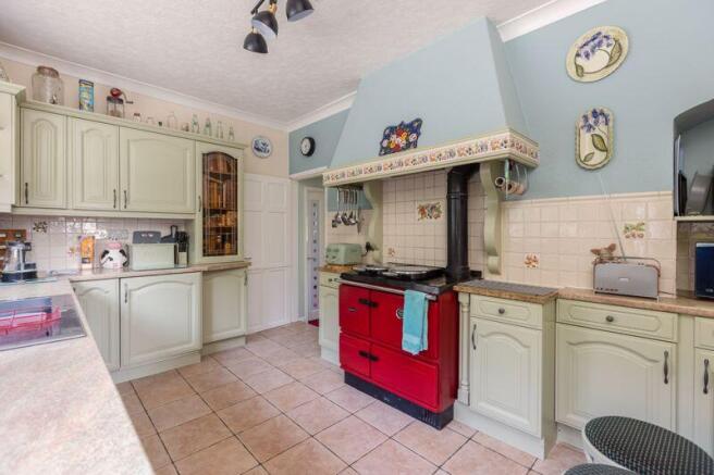 8 bed Detached for sale Image 4