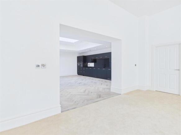 2 bed Apartment for sale Image 12