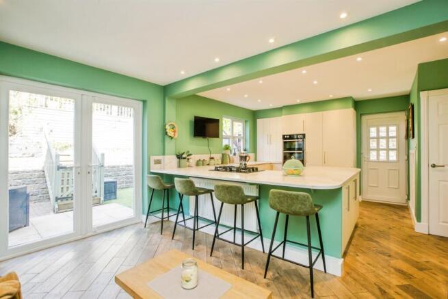 4 bed Detached for sale Image 10