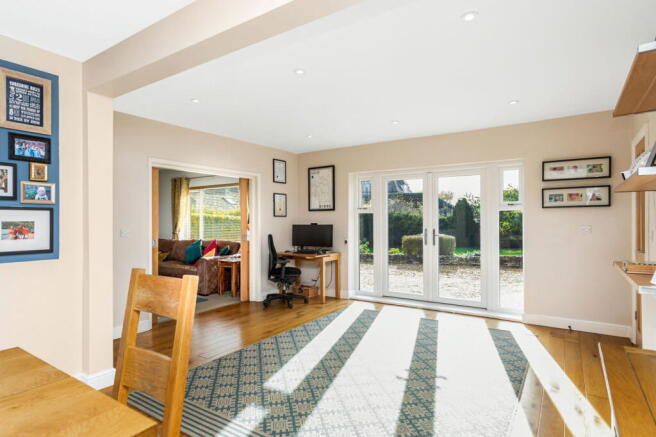 4 bed Detached for sale Image 9