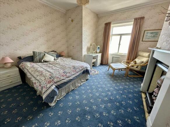 3 bed Flat for sale Image 8