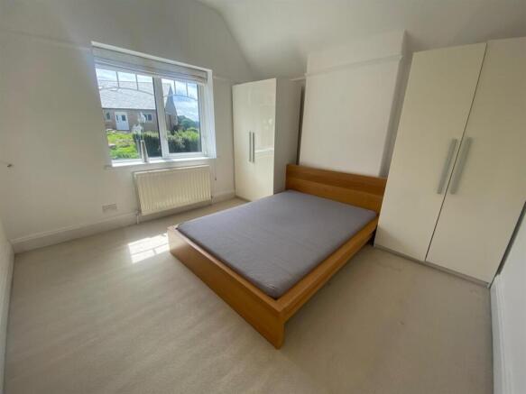 4 bed Detached to rent Image 8