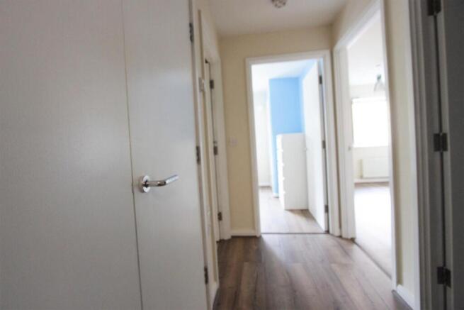 2 bed Apartment to rent Image 6