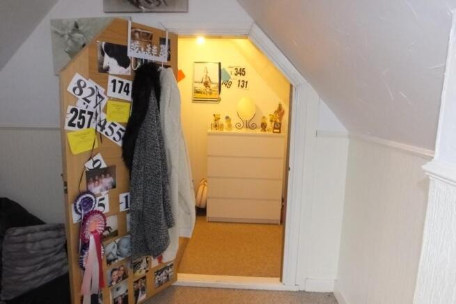 Walk-in dressing roo