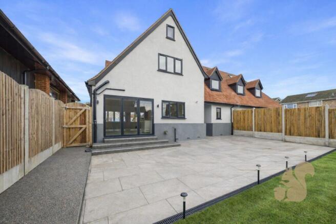 9 Kingsland - Garden Patio.jpg