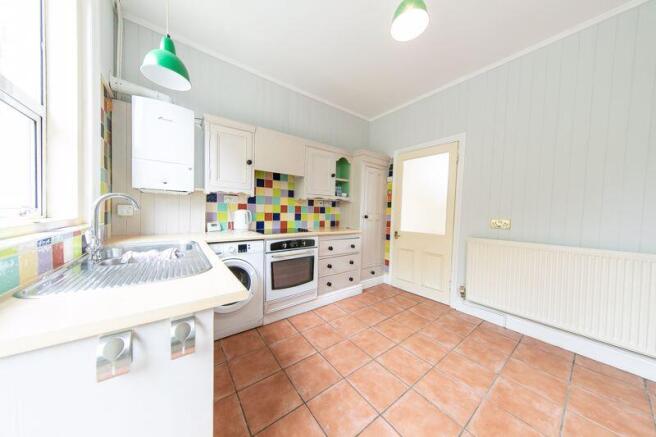 Kitchen & dining room