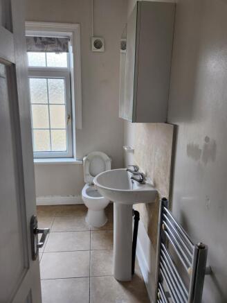2 bed Terraced to rent Image 4