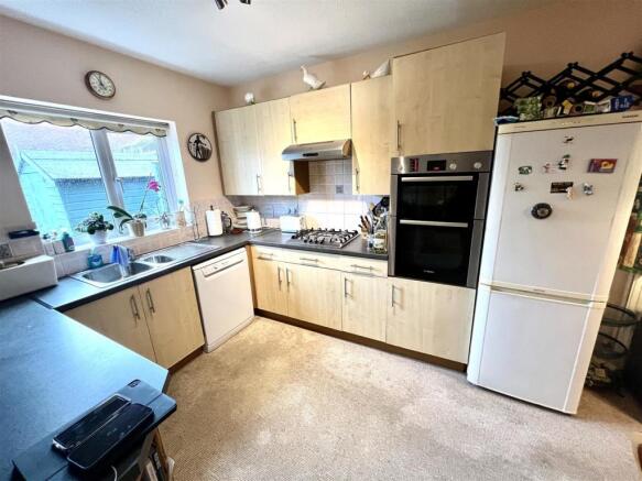 KITCHEN/BREAKFAST ROOM