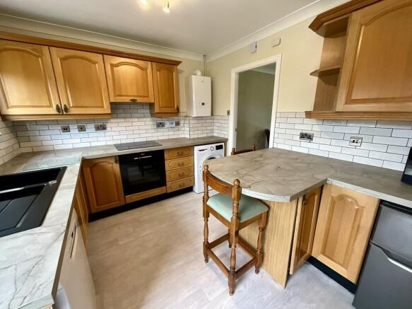 3 bed Detached Bungalow to rent Image 5