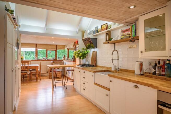 8481616-interior28.jpg