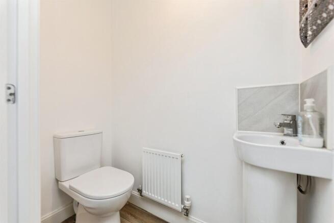4 bed Detached for sale Image 8