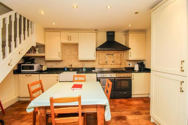 KITCHEN/BREAKFAST ROOM