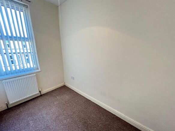 3 bed Terraced to rent Image 7