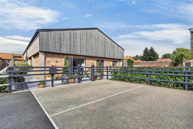 3 bed Barn Conversion for sale Image 12