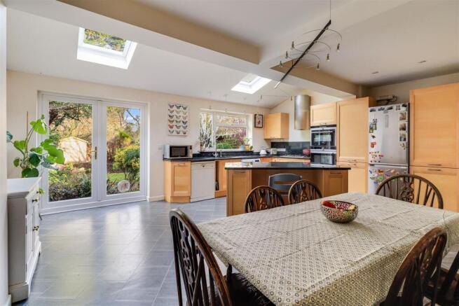 Kitchen/ Dining Room
