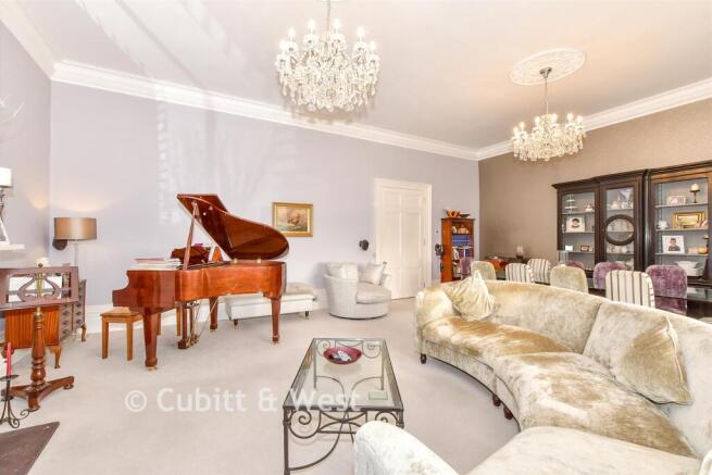 Lounge/Dining Room