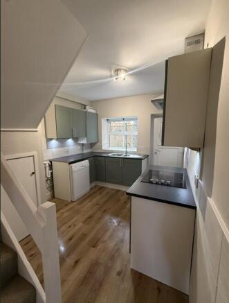 2 bed Terraced to rent Image 4