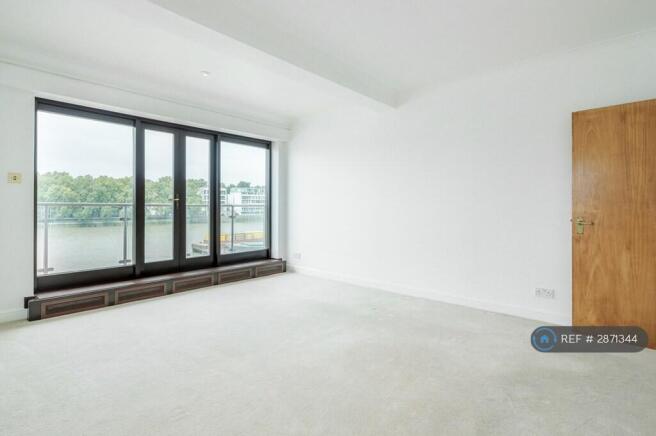 Sitting Room With Thames View