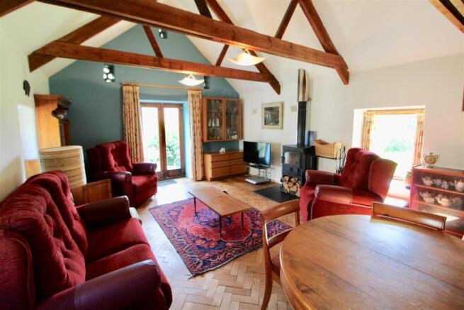 Lounge 1.jpg