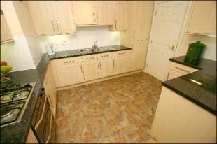 Kitchen Photo 2