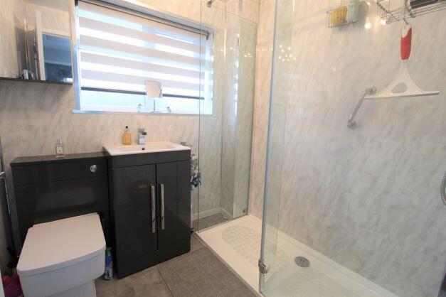 R Shower Room.jpg