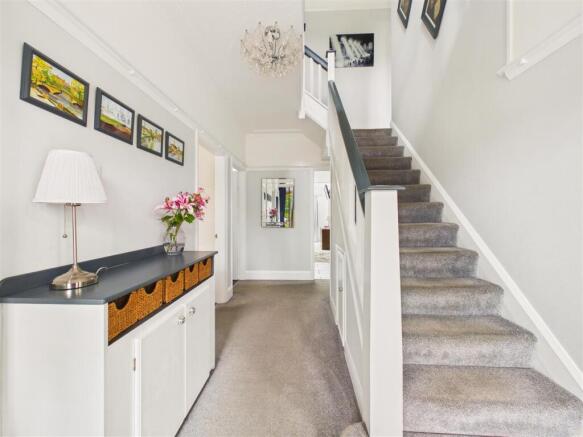 4 bed Semi-Detached for sale Image 4