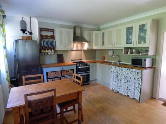 KITCHEN/DINING ROOM
