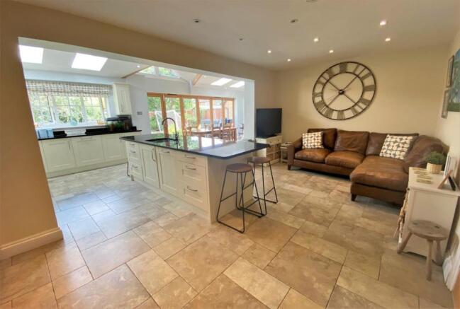 Kitchen 2.jpg