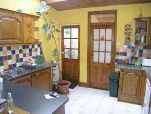 FITTED KITCHEN