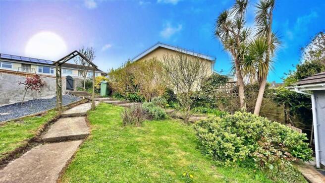 Front Garden 5.jpg