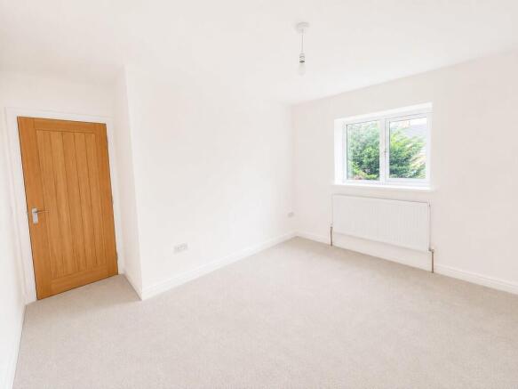 5 bed Semi-Detached for sale Image 5