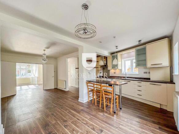 Living area/kitchen