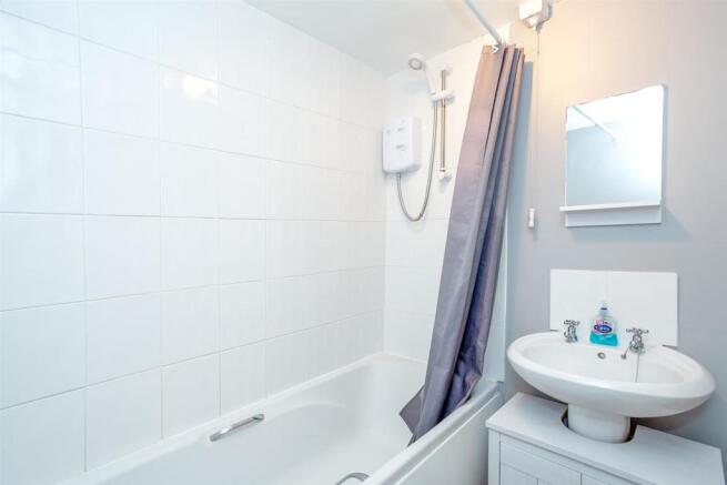 Bathroom 2.jpg