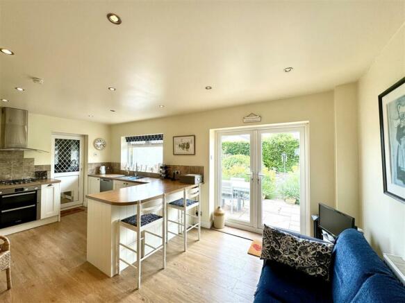 OPEN PLAN KITCHEN/DINER